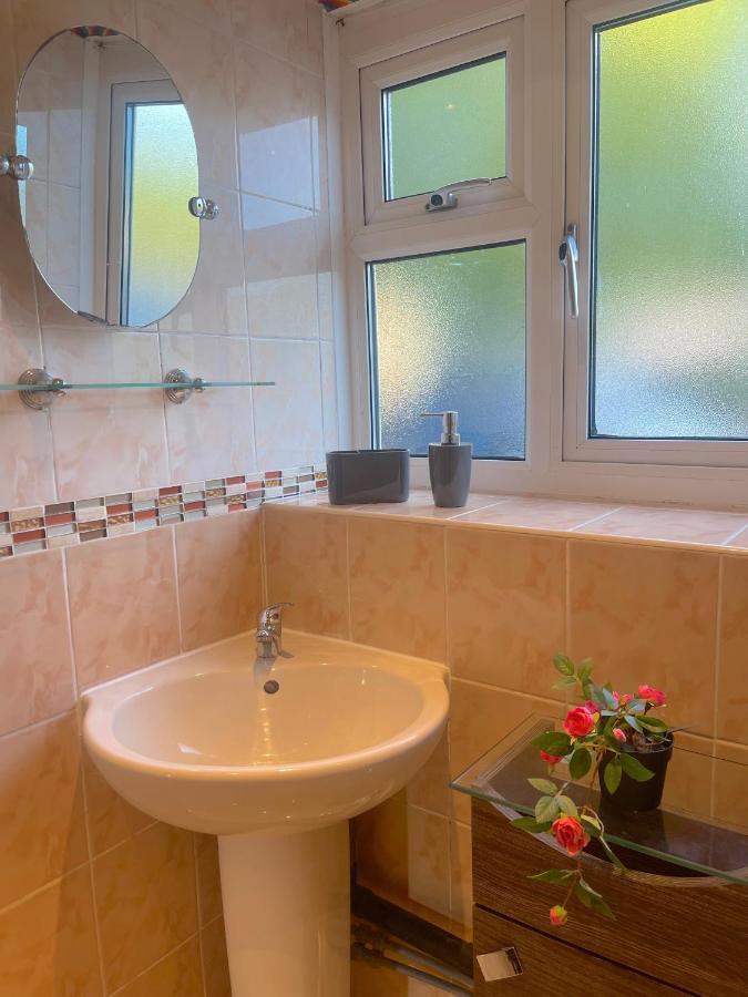 303 Alexandra Avenue Ha2 9Dx Leilighet Pinner Eksteriør bilde